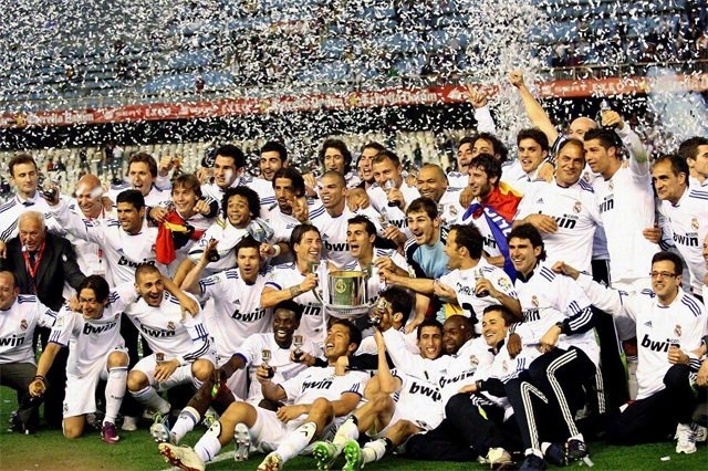 一战跌两名！湖人不敌马刺后从西部第二掉落至西部第四（不敌马刺后，湖人一战连降两位，排名由西部第二跌至第四）