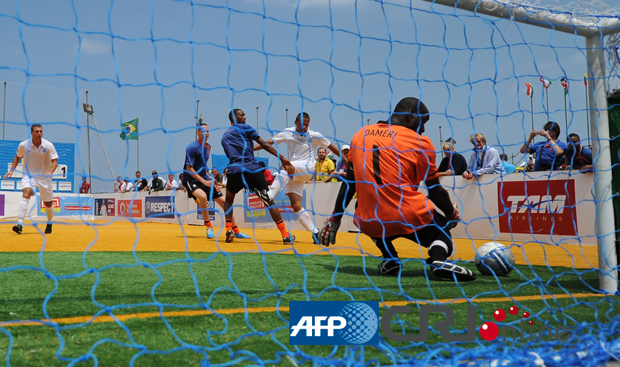 马德兴：足协上报3位外教候选；高层认为可借鉴男篮考虑土帅（马德兴：足协递交三名外籍主帅人选，高层拟借鉴男篮经验考虑本土教练）